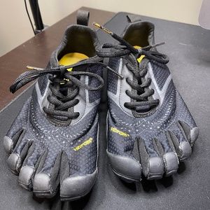 Vibram Five Fingers Shoes Size 40 EU 7.5 Mens 9 Ladies  - In EUC